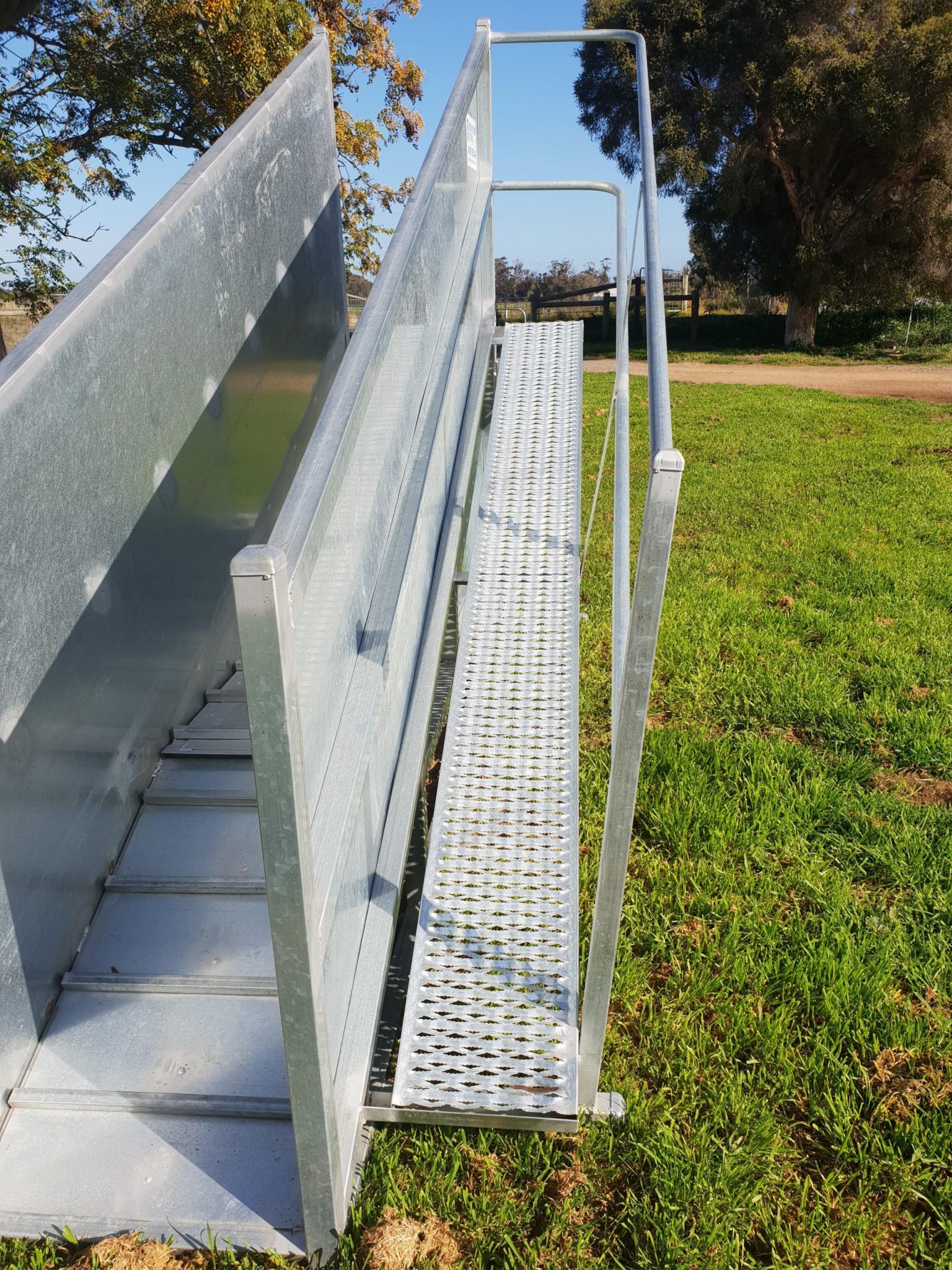 ADJUSTABLE SHEEP LOADING RAMP – Rich River Rural